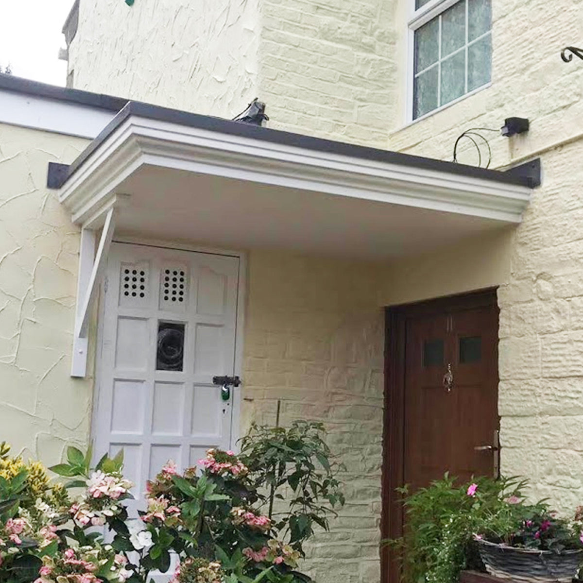 The City 680 Corner Fit Overdoor Canopy